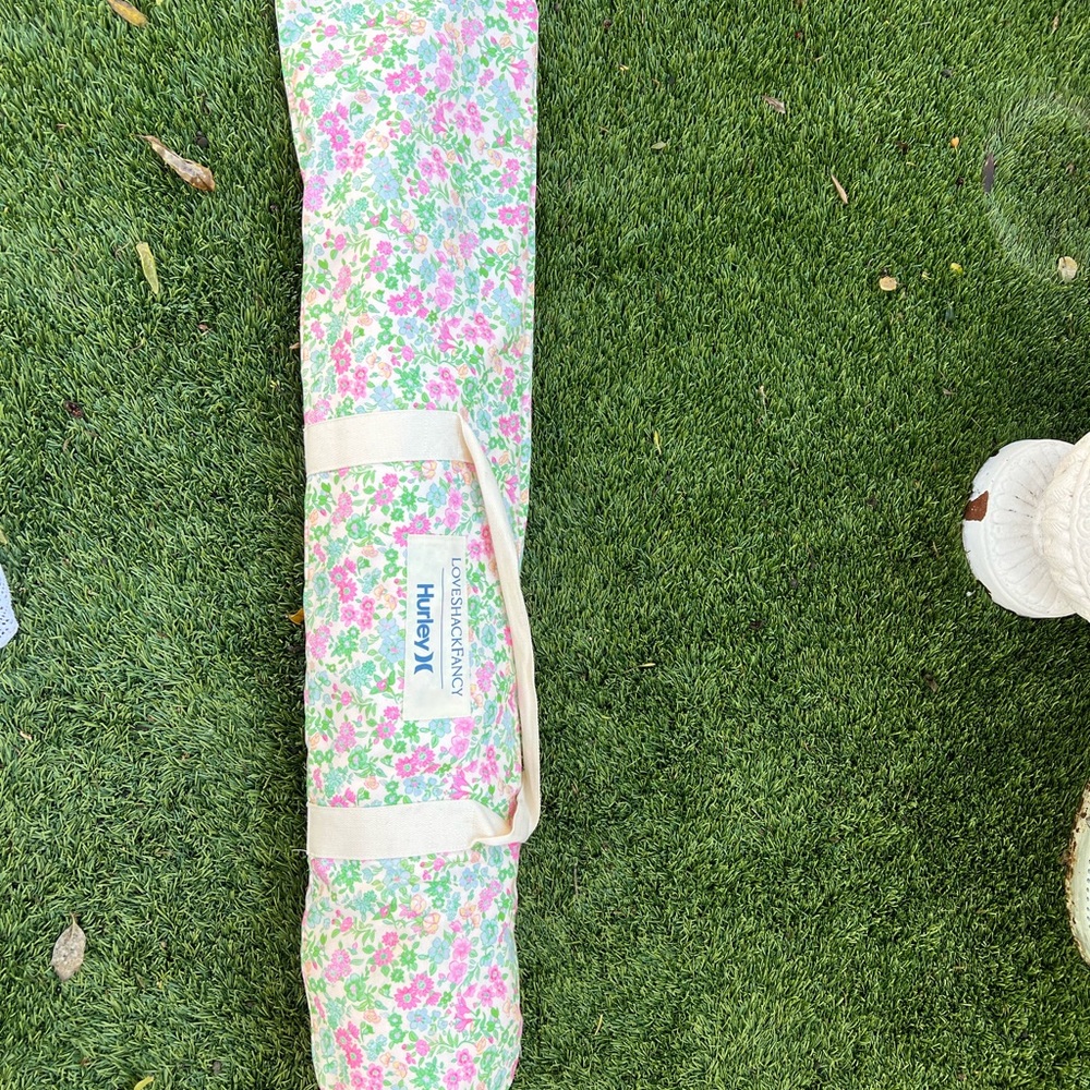 Loveshackfancy x Hurley floral beach umbrella - Picture 5 of 5